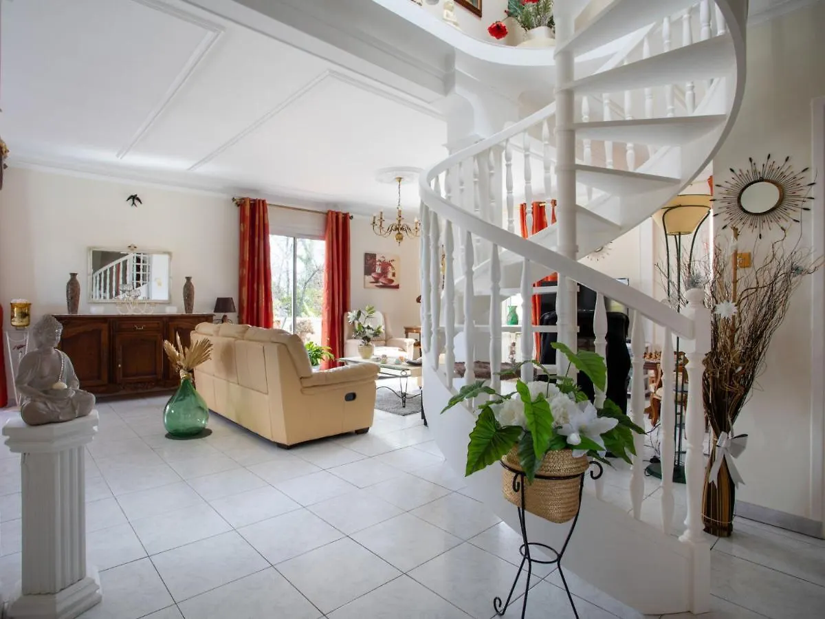 Apartment Le Flora By Interhome Villeneuve-Loubet