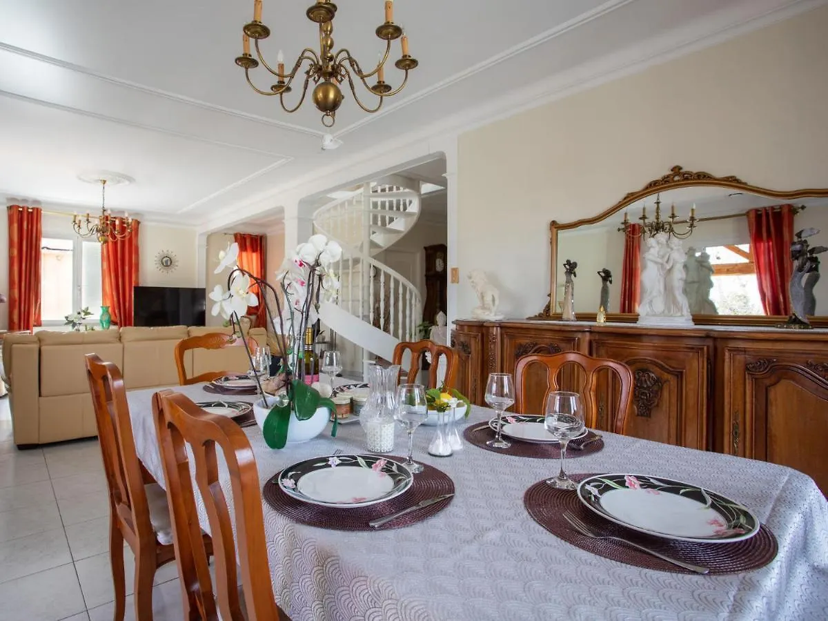 Apartment Le Flora By Interhome Villeneuve-Loubet 0*,