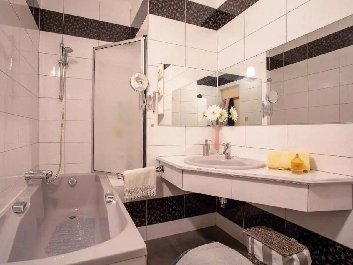 Apartment Le Flora By Interhome Villeneuve-Loubet